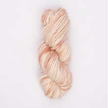  KINUA Handspun Flamé Yarn (Marble Pearl Rose)